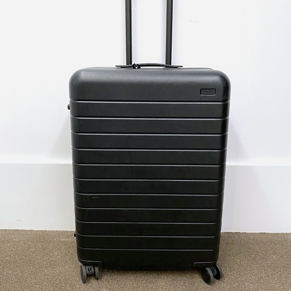 AWAY TRAVEL - MEDIUM - BLACK LUGGAGE